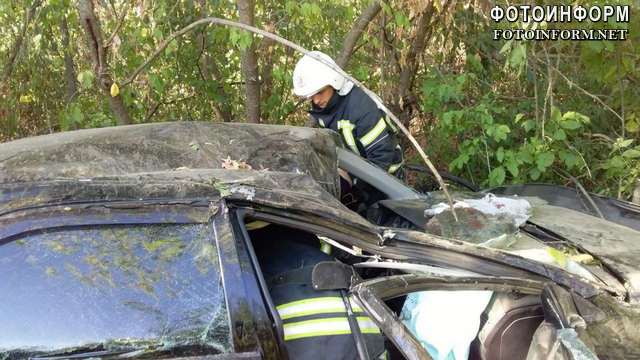  На Кіровоградщині рятувальники деблокували травмовану водійку